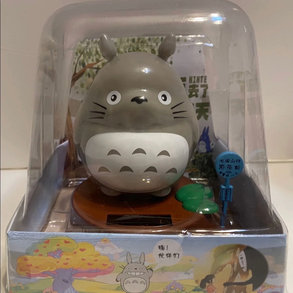 Solar Powered Totoro figuire -close mouth.Size:4”H
